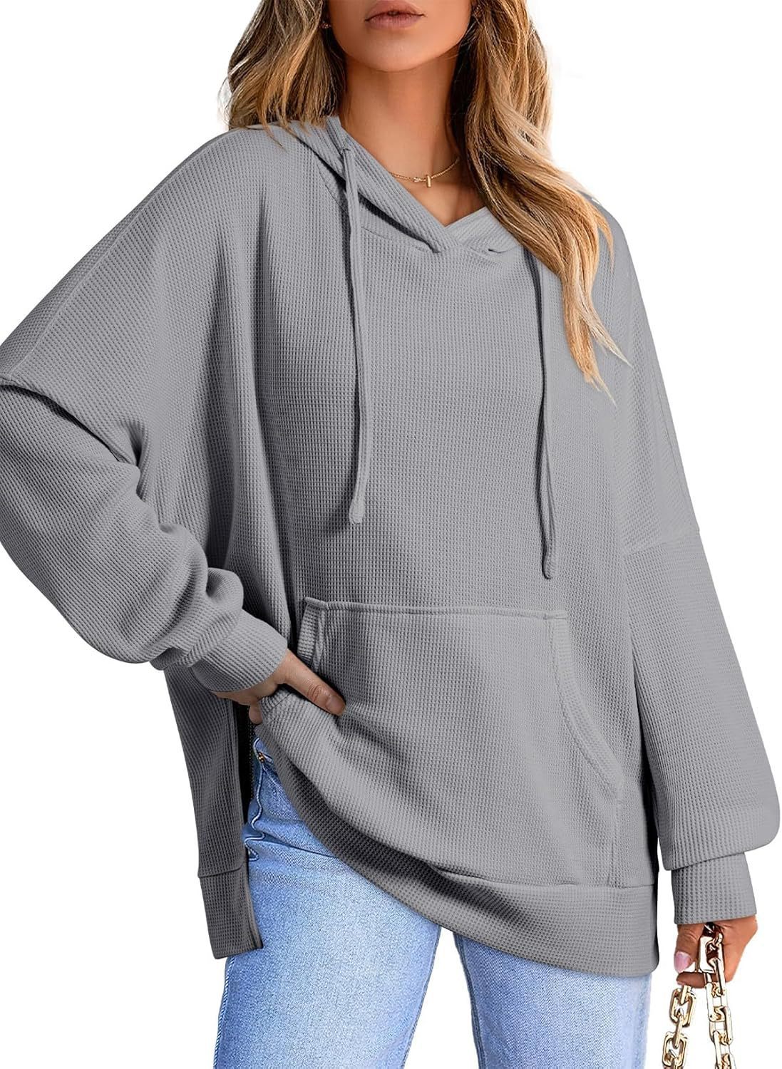 Sweat-shirt pour femme avec poche et manches longues.