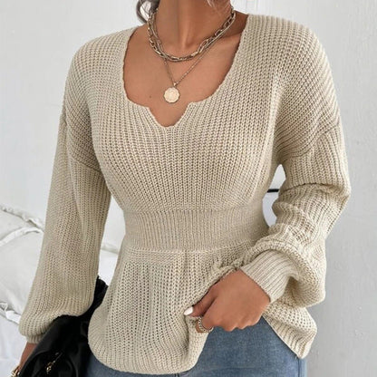 Pull pour femme avec volants et taille cintrée.